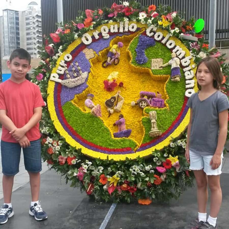 Medellín: Flower Farm & Silletero History Tour - Guide language and service quality