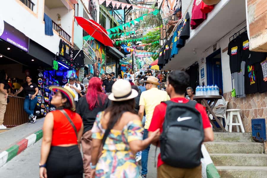 Medellin: Full Day Guided City Highlights Tour - Comuna 13, where art carries the story
