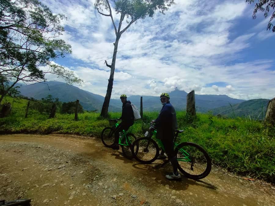 Medellín: Full-Day Mountain Bike Tour with Lunch - Practical details that shape the day