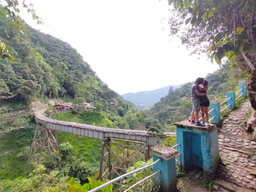 Medellín: Full-Day Mountain Bike Tour with Lunch - Lunch with a taste of Antioquia