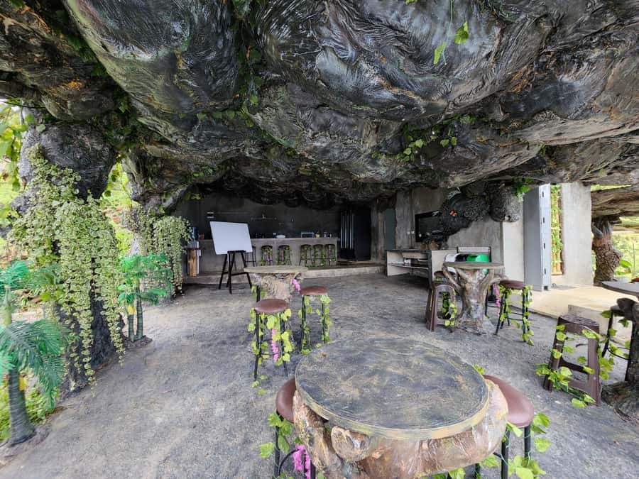 Medellin: Glamping Spa and coffee tour Experience - Starting the morning with a Colombian breakfast
