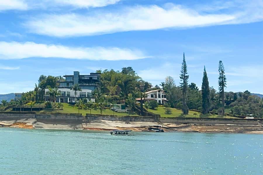 Medellin: Guatape and El Penol Rock Day Trip with Boat Ride - The reservoir cruise is scenic, not a full boat excursion