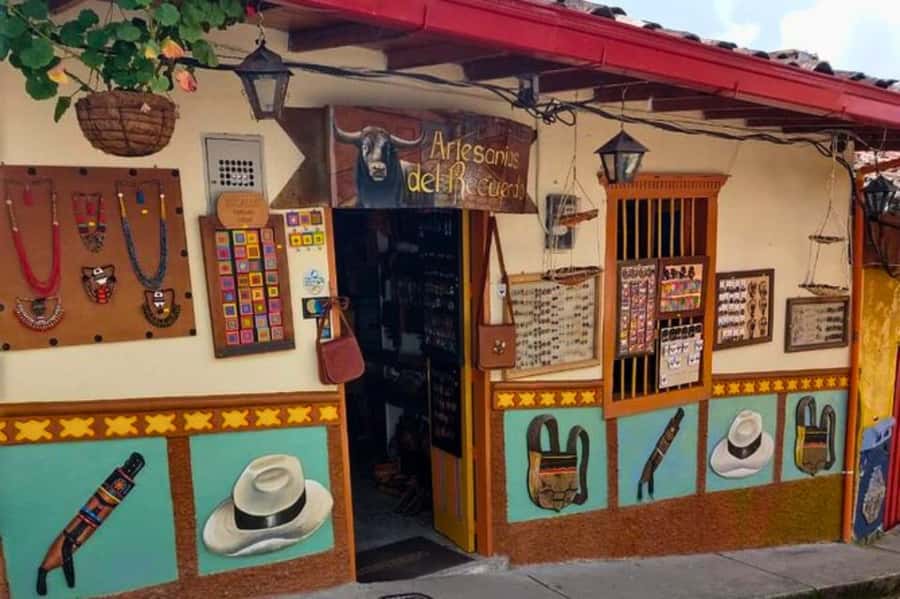 Medellin: Guatape and El Penol Rock Day Trip with Boat Ride - The extra stops: Alto del Chocho and Casa al Revés