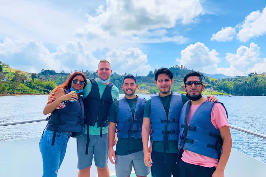 Medellin: Guatape and El Penol Rock Day Trip with Boat Ride - Practical preparation for the rock and the bus