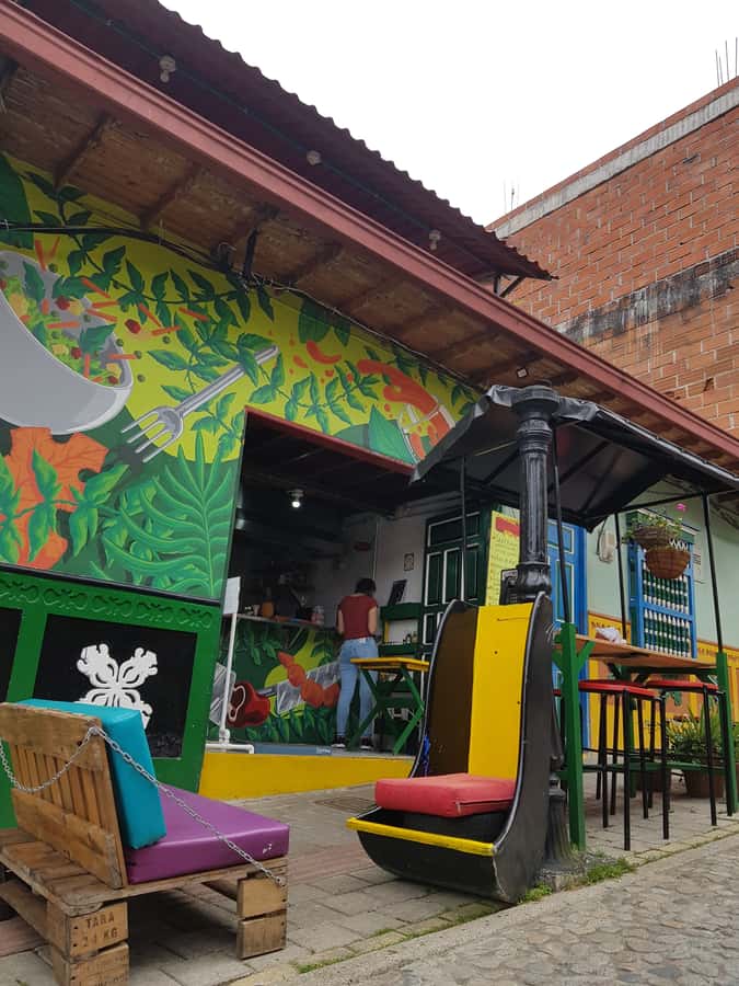 Medellin: Guatape, El Peñol Coffee Farm Private Tour & Fruit - Marinilla fruit tasting: a useful first taste of the region