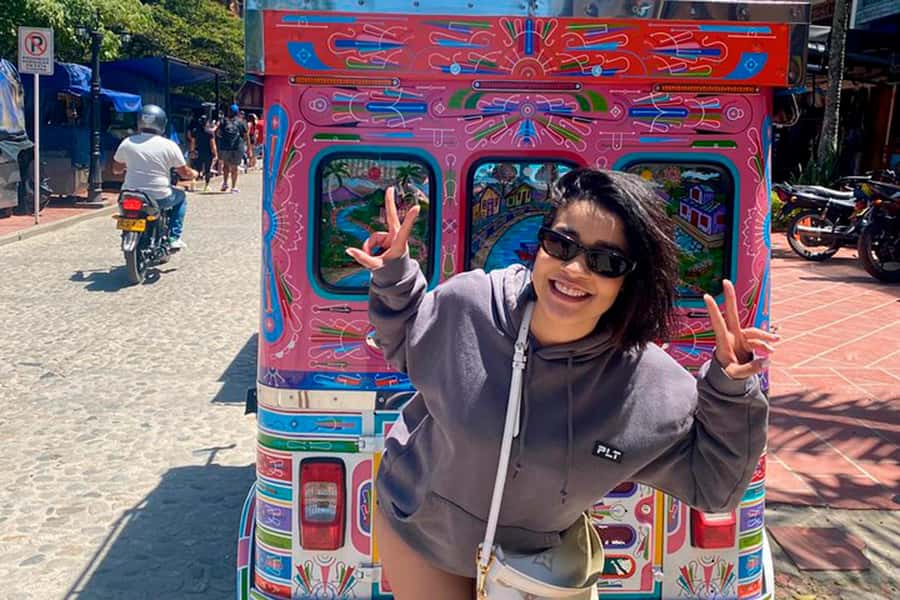 Medellín: Guatapé Private Tour with Helicopter & Boat Ride - Lunch and local food choices