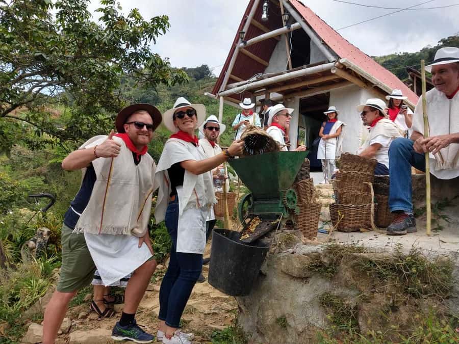 Medellín: Guatape Village with Coffee and Fruit Tasting Tour - The long ride east from Medellín