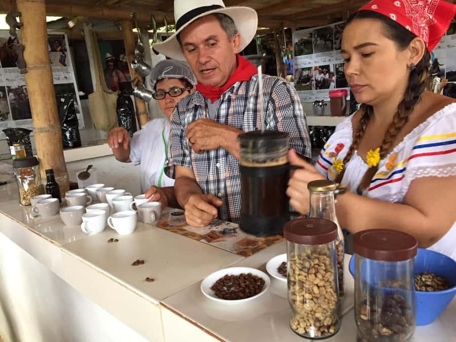 Medellín: Guatape Village with Coffee and Fruit Tasting Tour - Finca La Rivera and the coffee lesson