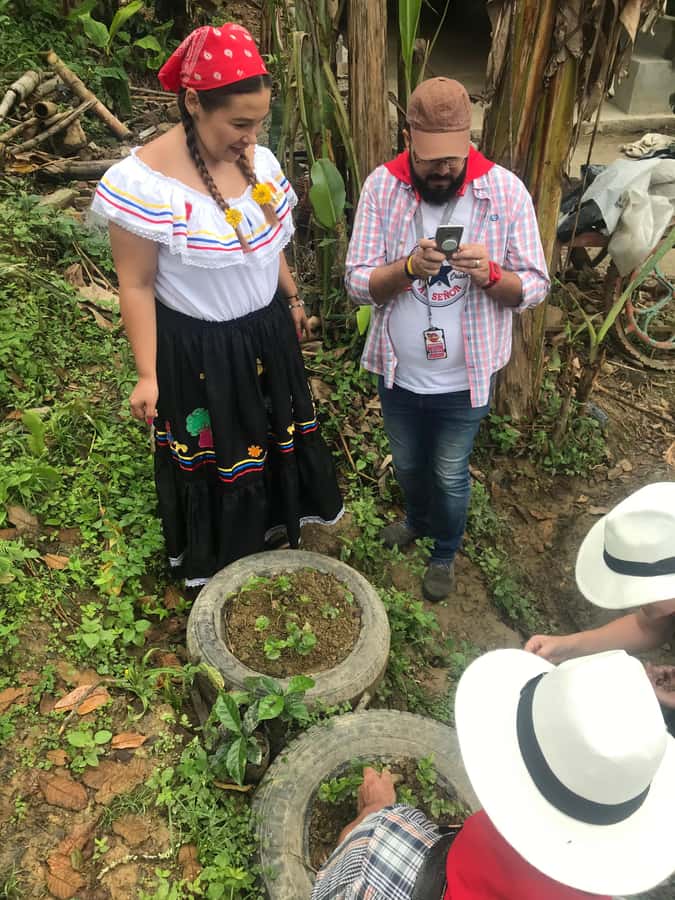 Medellín: Guatape Village with Coffee and Fruit Tasting Tour - Two hours in colorful Guatapé
