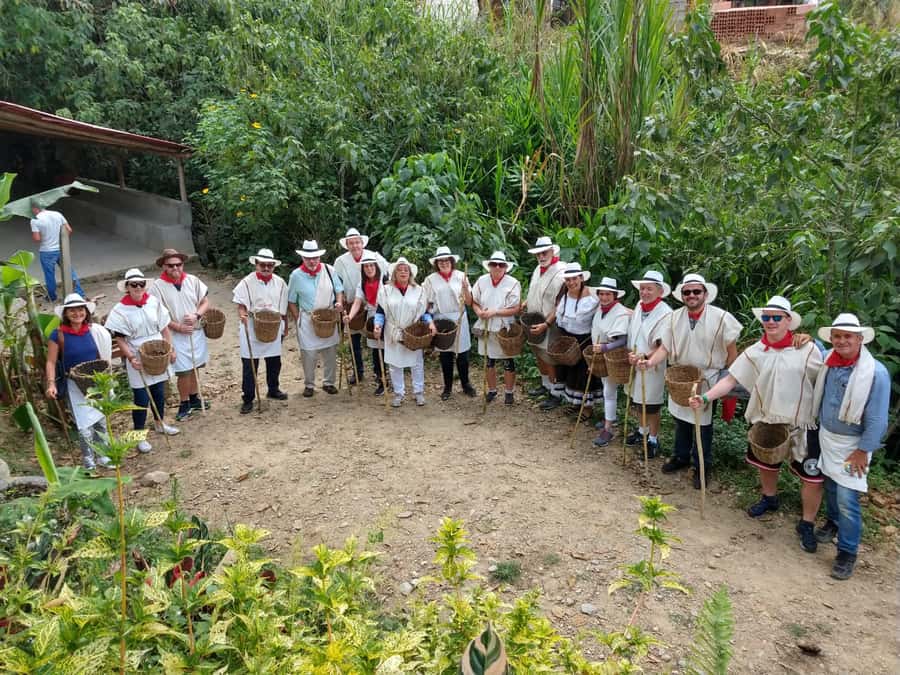 Medellín: Guatape Village with Coffee and Fruit Tasting Tour - Who should book this day trip