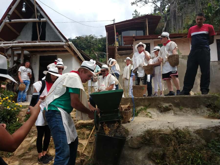 Medellín: Guatape Village with Coffee and Fruit Tasting Tour - El Peñol and the town that disappeared