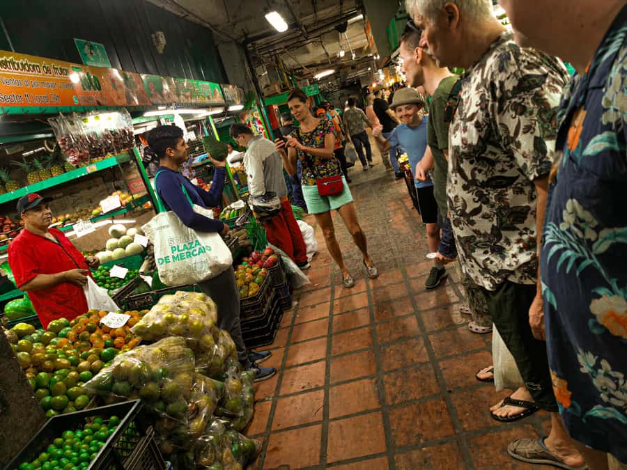 Medellín Multi-sensory Tour in the market, +15 Exotic Fruits - How many fruits will you really taste?