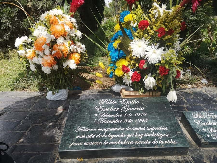 Medellin: Pablo Escobar, Dark Times & the New Medellin Tour - His grave and the final chapter