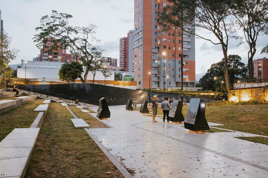Medellín: Pablo Escobar Historical Tour Complete Experience - The rooftop connected with his final moments