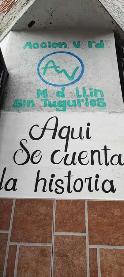 Medellín: Pablo Escobar Historical Tour Complete Experience - Starting with Escobar’s grave at Montesacro Cemetery