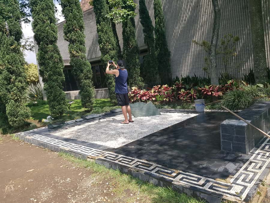 Medellín: Pablo Escobar Jail Private Tour - What a private guide adds to the four-hour route