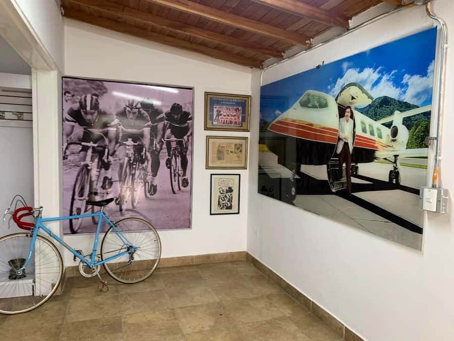 Medellin: Pablo Escobar Museum with Roberto Escobar … - Photos, signed souvenirs, and the personal meeting