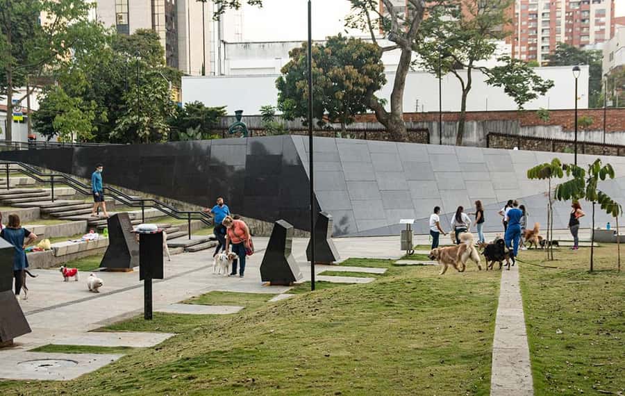 Medellín: Pablo Escobar Tour with beer included - Is $31 a fair price?
