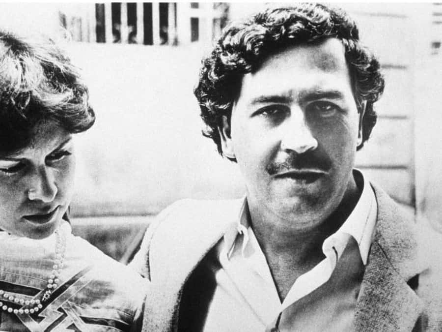 Medellín: Pablo Escobar Tour with beer included - Starting at Parque de El Poblado