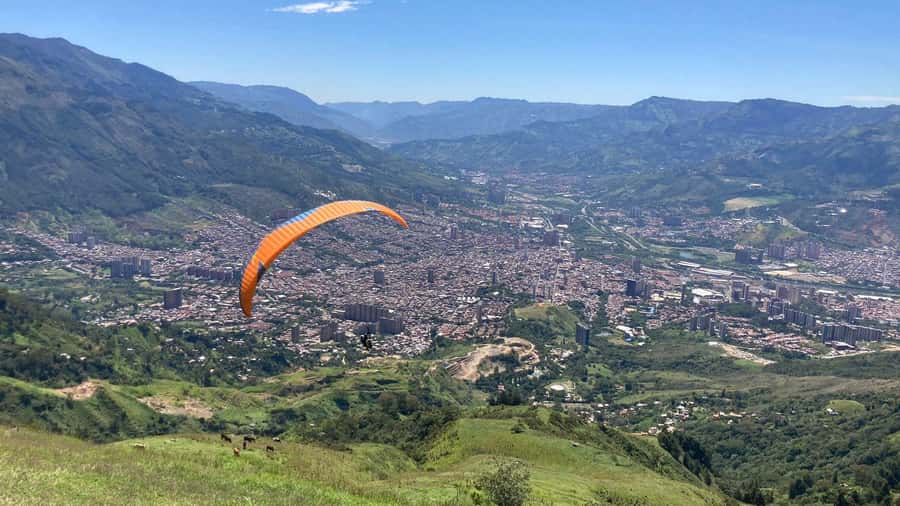 Medellín Paragliding - Go Pro Included - Flying above Medellín from San Félix