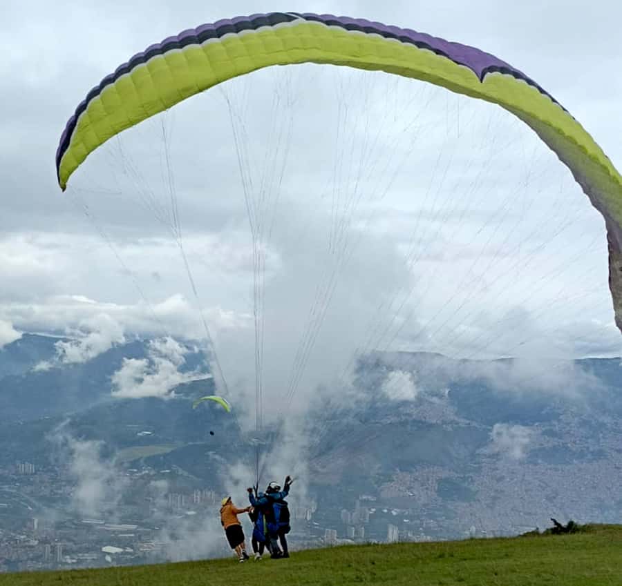 Medellín: Paragliding in the Colombian Andes - Fifteen minutes above the Aburrá Valley