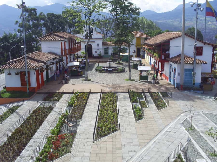 Medellin: Private City Tour - El Centro, coffee, and room for local advice