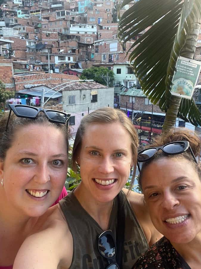 Medellín: Private City Tour and Comuna 13 Tour - Lights Park and Junin Street