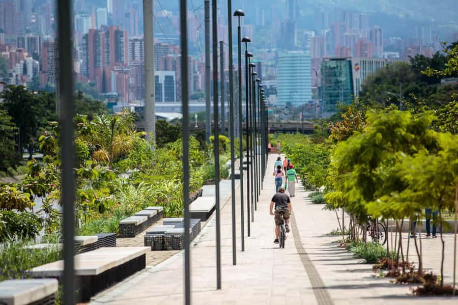 Medellín: Private City Tour and Comuna 13 Tour - What to bring and how to prepare