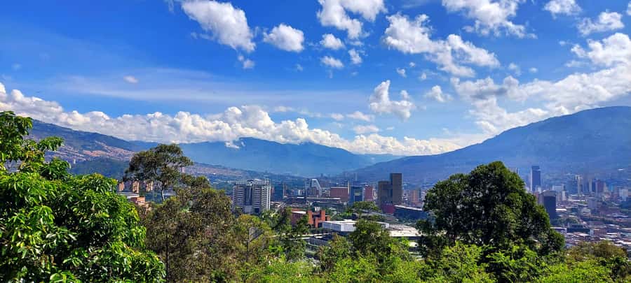Medellín: Private City Tour with Metrocable and Comuna 13 - Should you book the Medellín city tour?