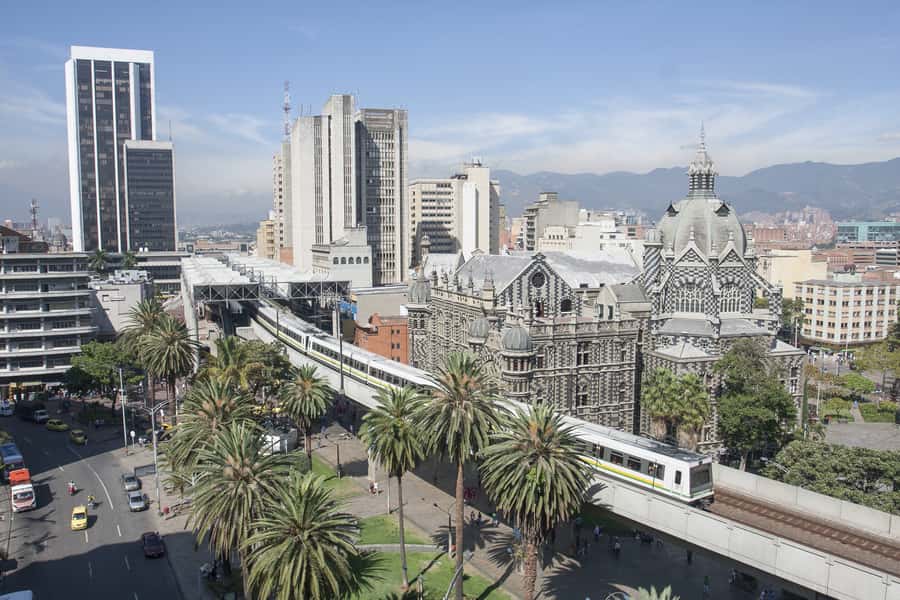 Medellín: Private City Tour with Metrocable and Comuna 13 - Parques del Rio as a calmer city stop