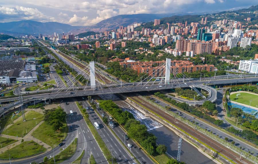 Medellín: Private City Tour with Metrocable and Comuna 13 - Who will get the most from this tour