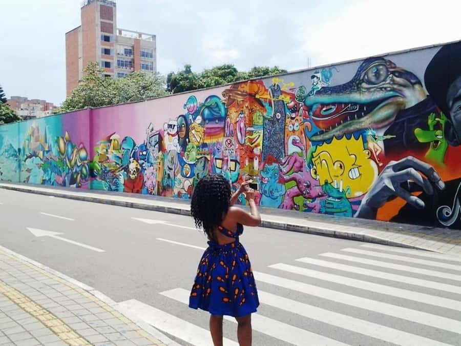 Medellín: Private Comuna 13 Street Art Tour - Why Comuna 13 feels different from a normal sightseeing stop
