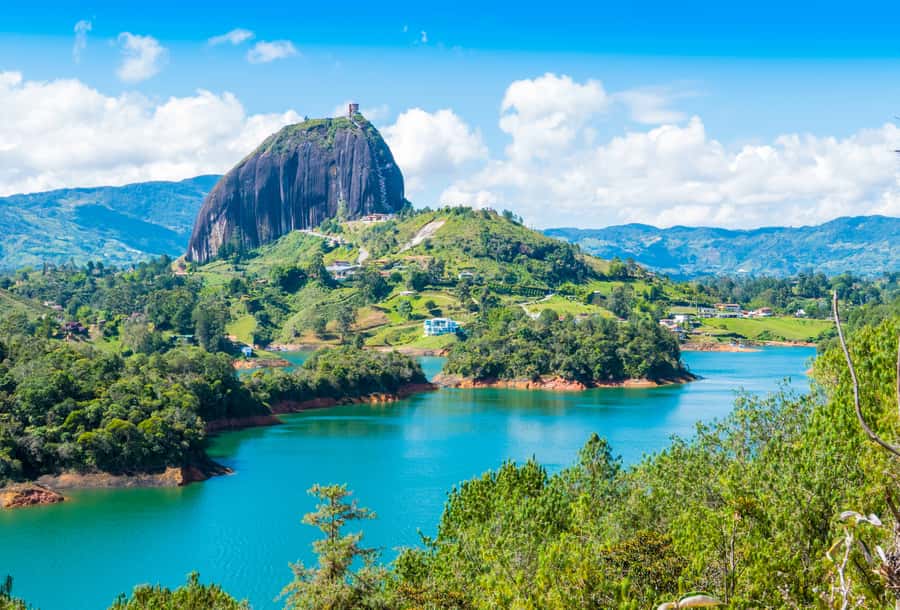 Medellín: Private Guatapé Tour w/ Breakfast, Lunch & Cruise - Key points at a glance