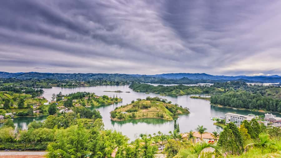 Medellín: Private Guatapé Tour w/ Breakfast, Lunch & Cruise - Climbing the 740 steps of El Peñol