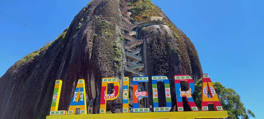 Medellín: Private Guatapé Tour w/ Breakfast, Lunch & Cruise - Guatapé’s zócalos and colorful streets