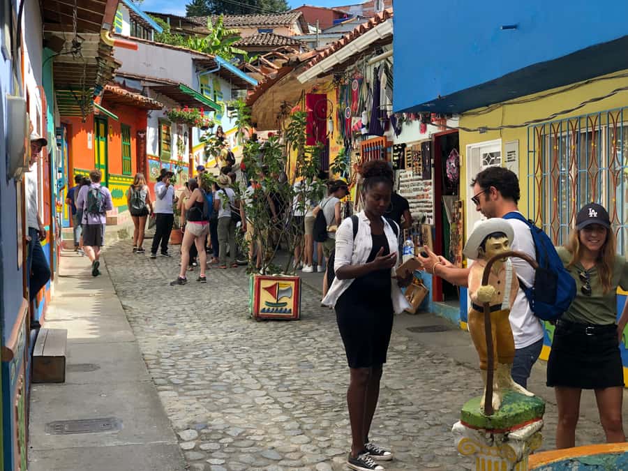 Medellín: Private Guatapé with Peñol Tickets and Boat Ride - A filling Colombian lunch by the water