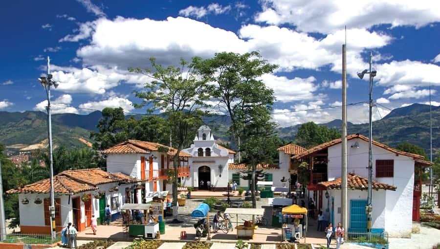 Medellín: Private Pablo Escobar and City Tour - Botero Plaza and the downtown walking tour