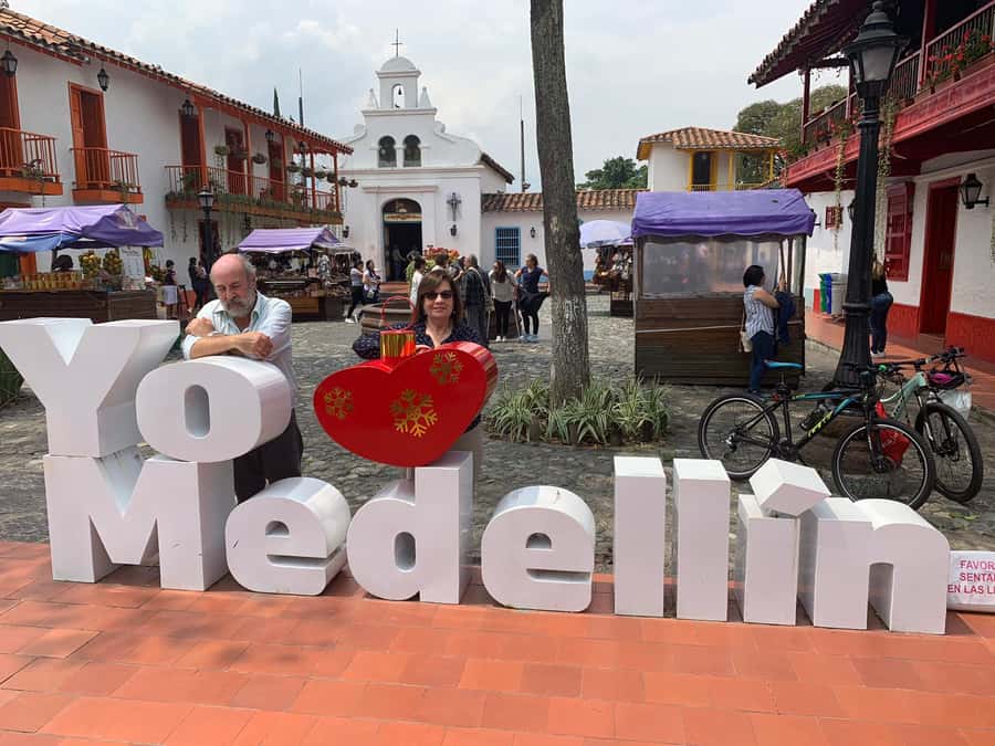 Medellín: Private Pablo Escobar Tour with Cable Car Ride - Key points at a glance
