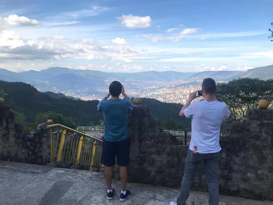 Medellín: Private Pablo Escobar Tour with Cable Car Ride - Inflexión Memorial Park: beginning with the victims