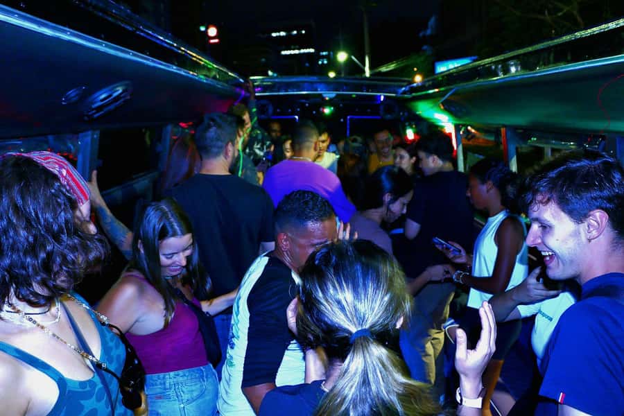 Medellin: Rumbero Party Bus with all the beer you can drink - Puente de la 4 Sur and Medellín by night