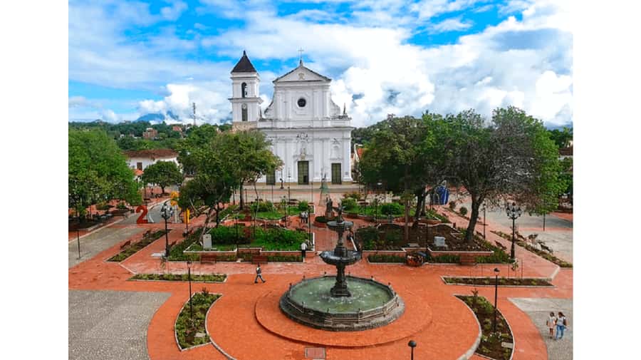 Medellin: Santa Fe de Antioquia Guided Day Trip - Starting in Medellín and entering western Antioquia
