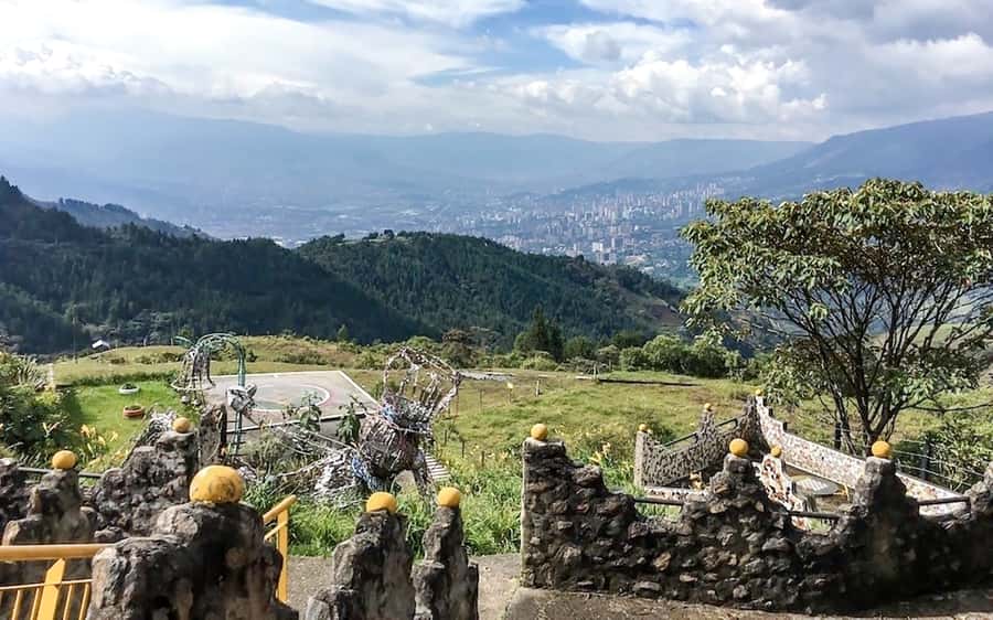 Medellín: The Real Pablo Escobar Tour - Montesacro Cemetery and the final chapter