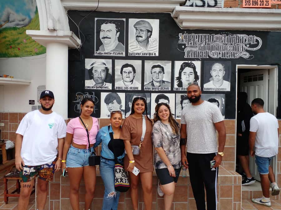 Medellin: Tour Pablo Escobar y Comuna 13 Privado - Key points to know before booking