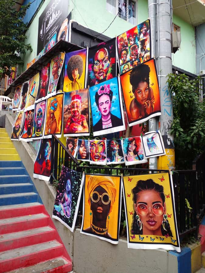 Medellin: Tour Pablo Escobar y Comuna 13 Privado - Why this Medellín combination works