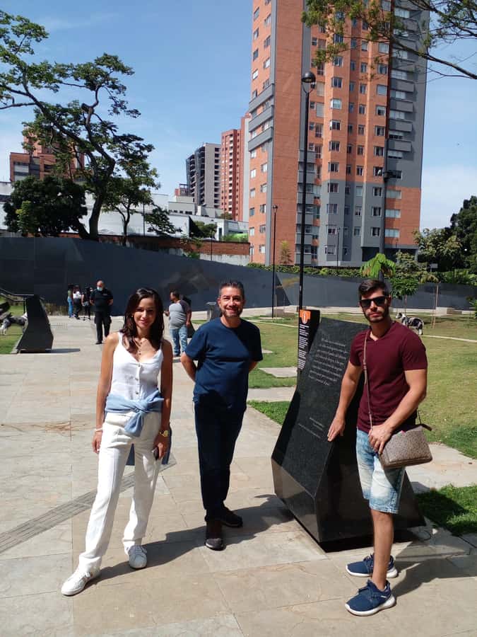Medellin: Tour Pablo Escobar y Comuna 13 Privado - Private transport makes a packed morning easier