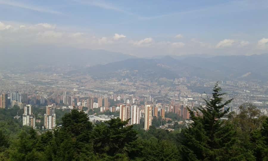 Medellín: Walking Tour with Cable Car and Botero Plaza - What the $79 price covers
