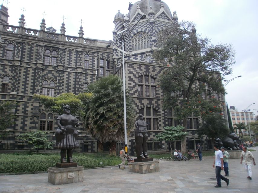 Medellín: Walking Tour with Cable Car and Botero Plaza - Practical details for a smoother visit