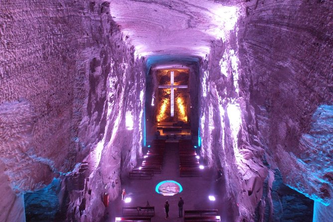 MINA CATEDRAL DE SAL ZIPAQUIRA Tour Privado - Is the underground walk physically demanding?