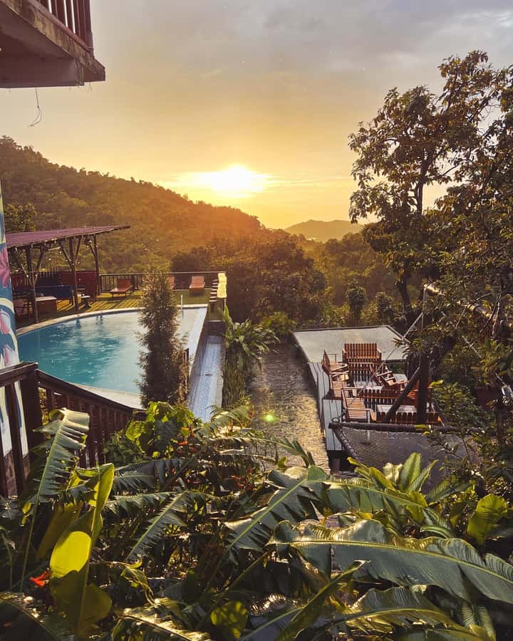 Minca, Marinka Waterfall & Hostel Sierra Minca - A bumpy 4x4 ride through tropical rainforest