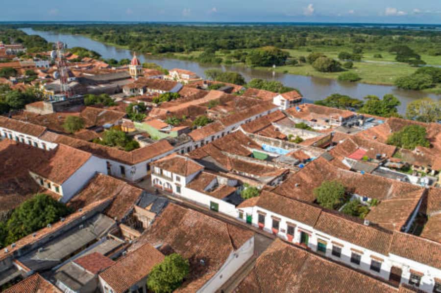 Mompox Caribbean Routes - Lunch beside the Magdalena River